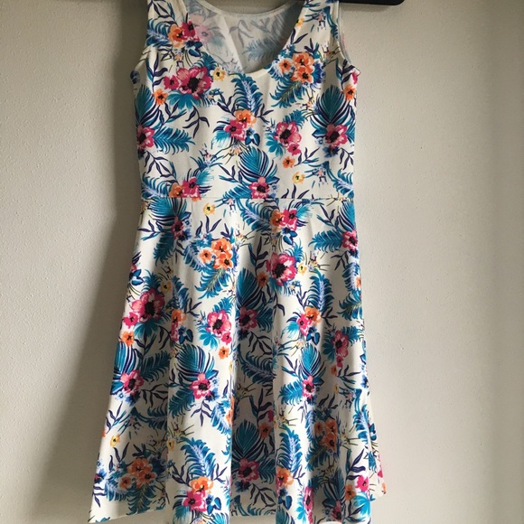 Dress - Picture 4 of 5